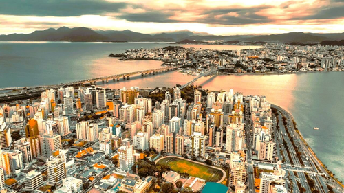 Florianópolis: A Ilha da Magia e Suas Oportunidades no Mercado Imobiliário