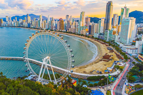 Balneário Camboriú reforça protagonismo no turismo e impulsiona valorização imobiliária