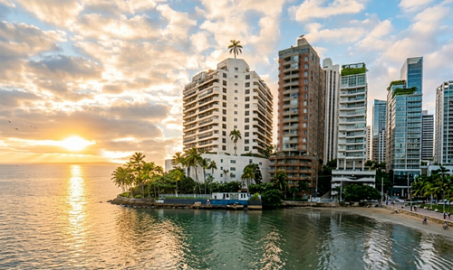 Costa Esmeralda Guarujá: Exclusividade na Praia das Astúrias