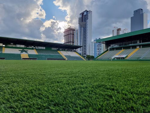 Gramado da Arena Condá passa por teste FIFA para receber jogos internacionais