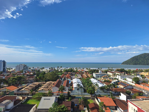 Cobertura a Venda em Bertioga: Vista Mar e Lazer Completo no Centro