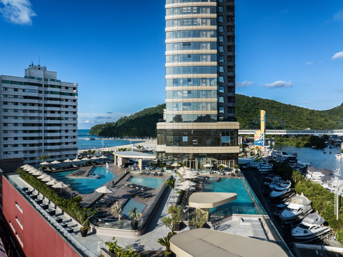 Como é Morar no YachtHouse Balneário Camboriú: Guia Completo do Lifestyle de Luxo 2025